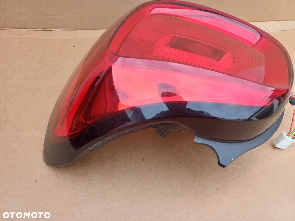 Citroen C1 II lampa prawy tył 5 drzwi 14- - 9