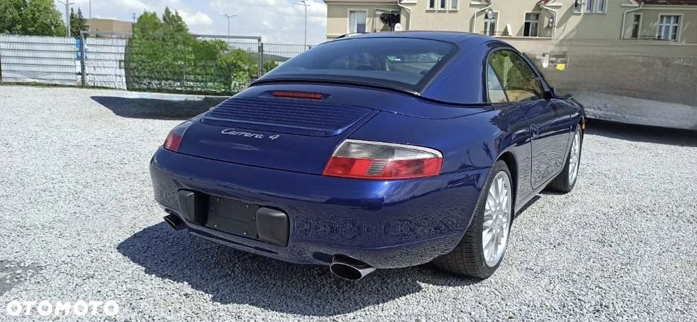 Porsche 911 Carrera 4 - 9