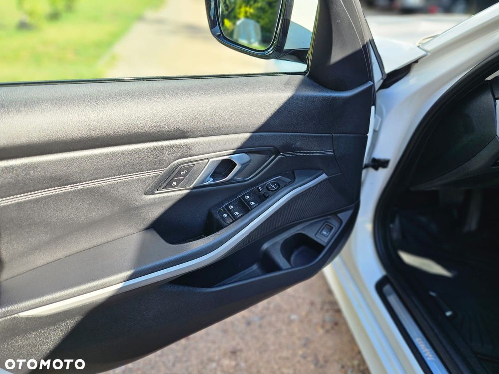 BMW Seria 3 318d mHEV M Sport - 35