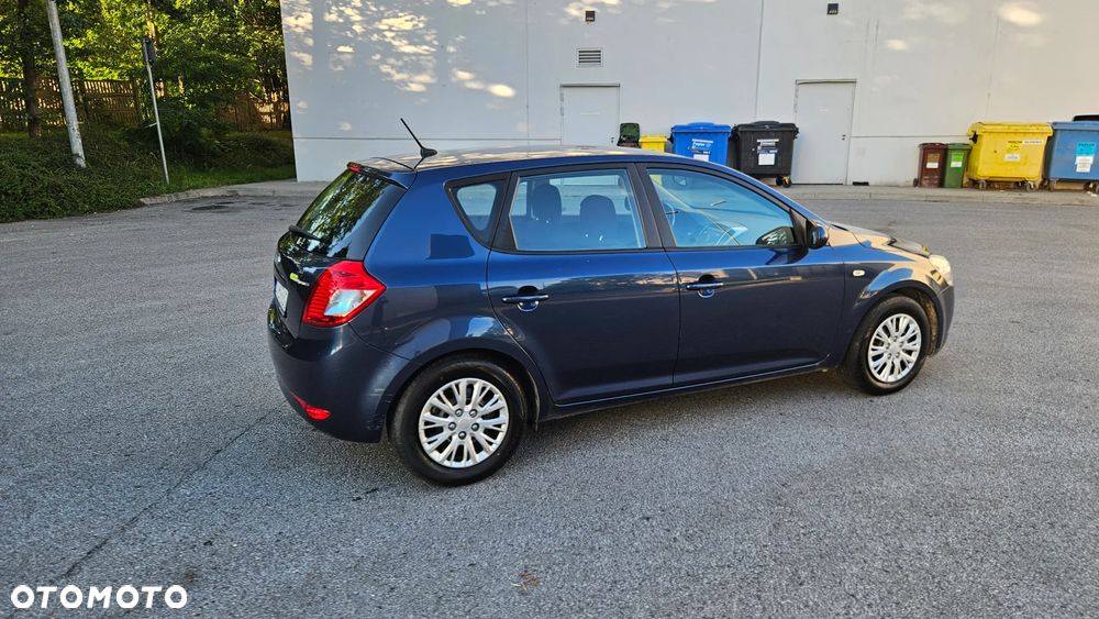 Kia Ceed - 11
