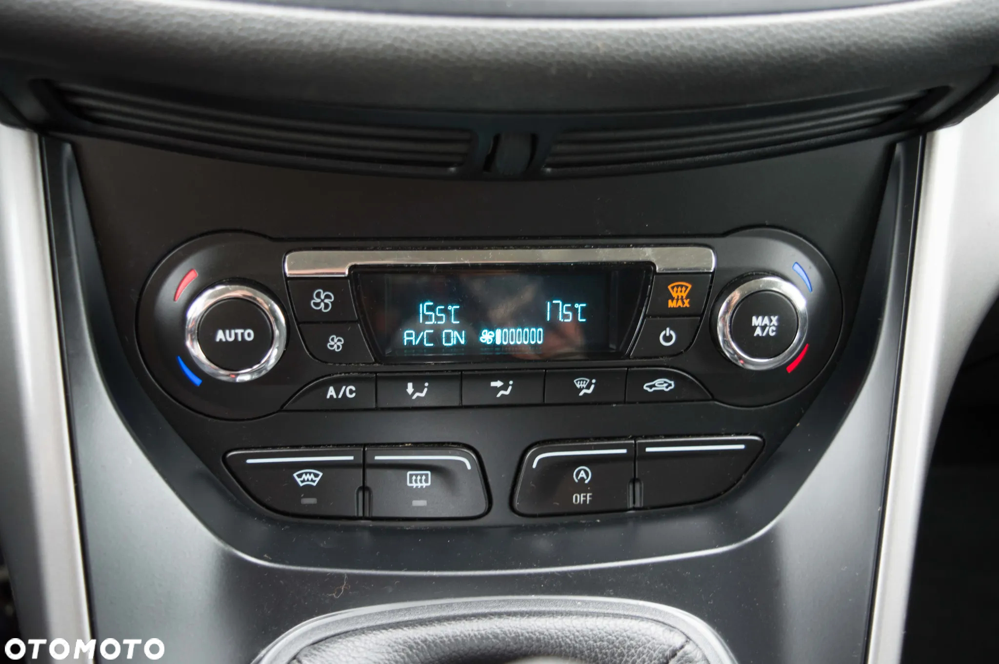 Ford Kuga 2.0 TDCi 4x2 Titanium - 23