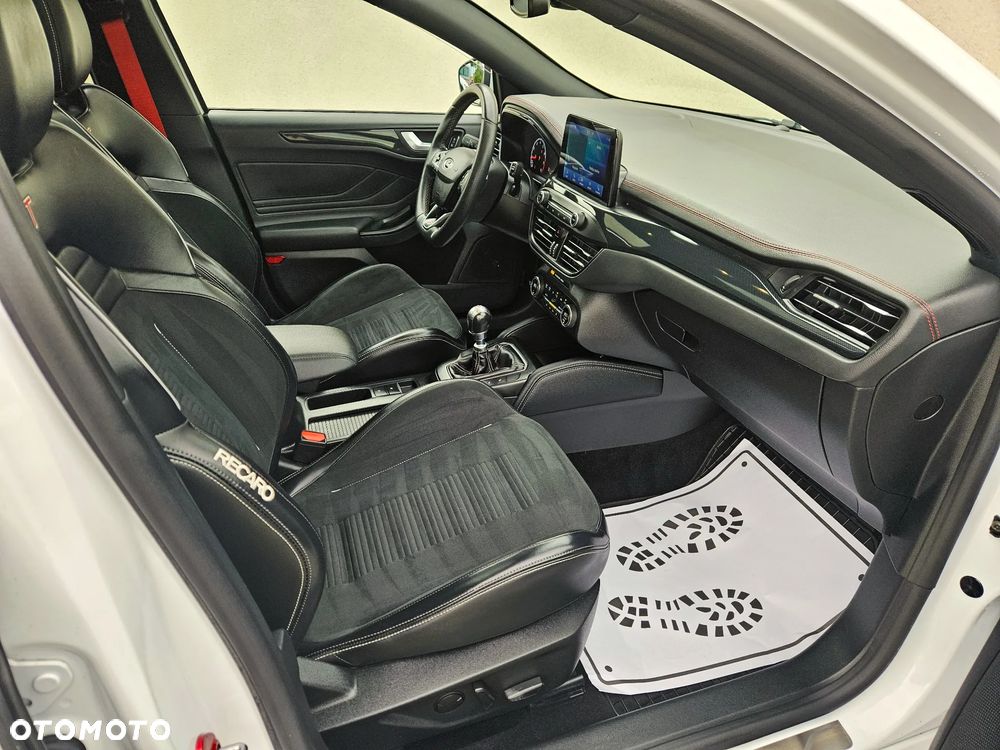 Ford Focus 2.3 EcoBoost S&S ST mit Styling-Paket - 9