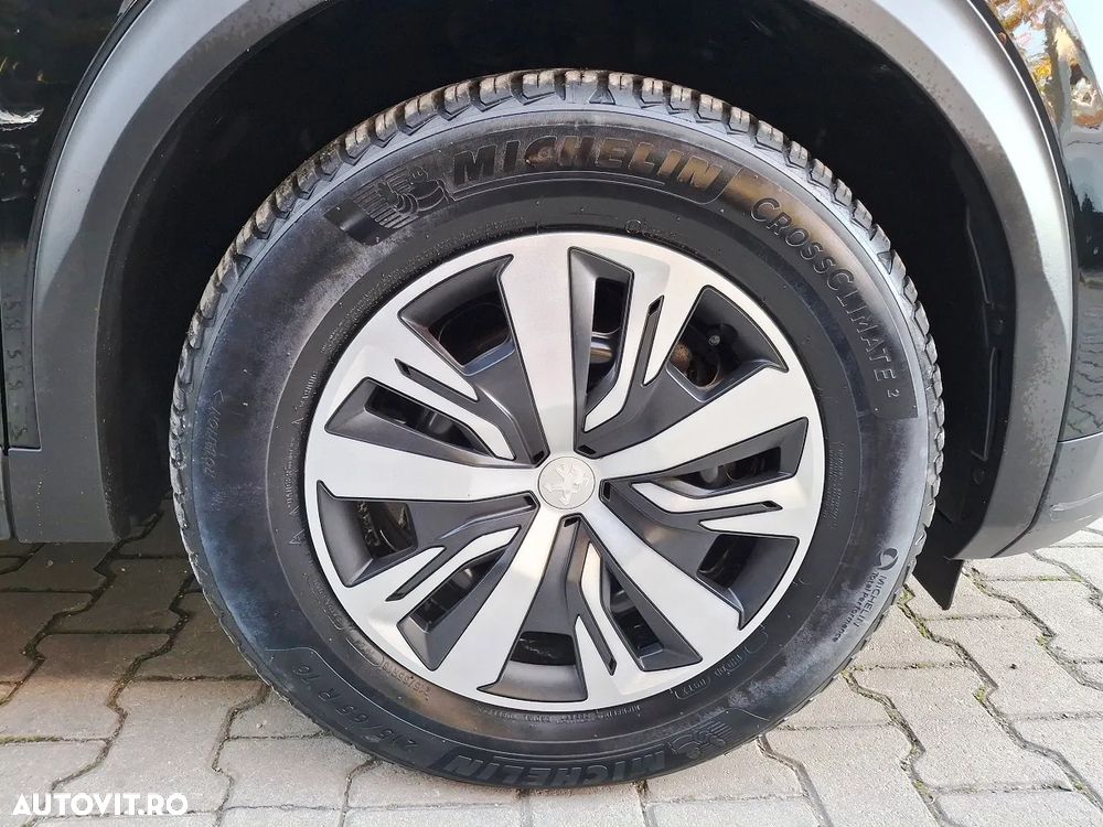 Peugeot 2008 1.2 L PureTech STT Active - 23