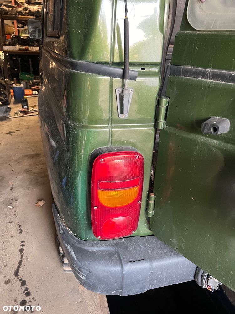 Lampa tylna lewa prawa Kia retona 2.0td 4x4 - 2