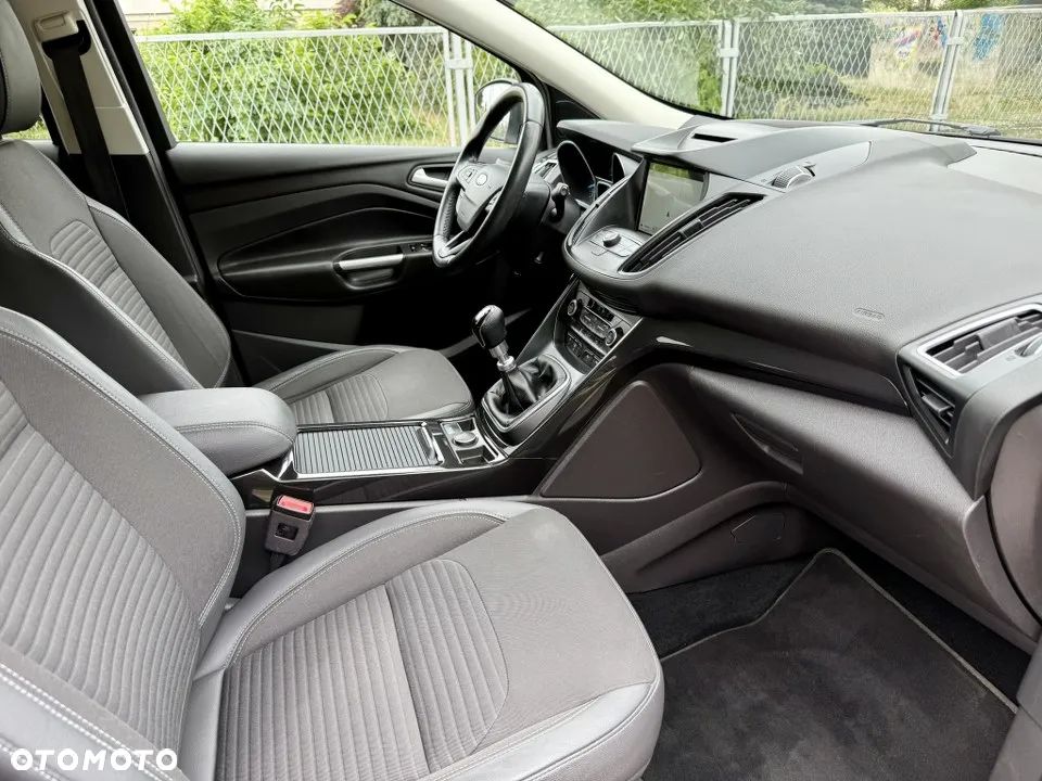 Ford Kuga 1.5 EcoBoost 2x4 Titanium - 28