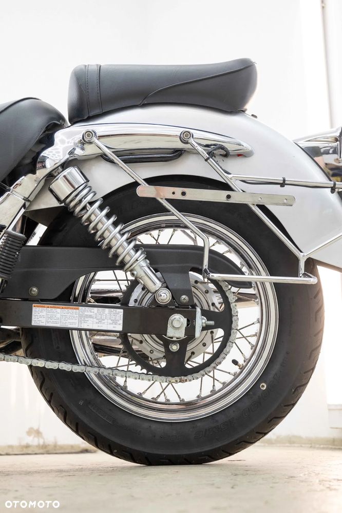 Suzuki Intruder - 32