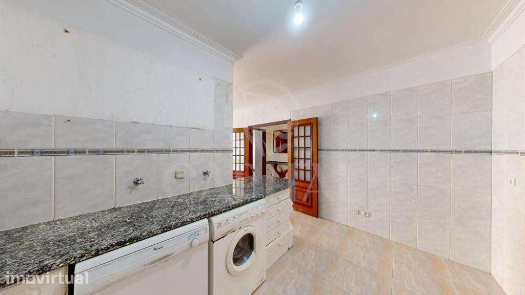 T2 com 95 m2, áreas amplas, muita luz natural e acessos rápidos a Lisb - Grande imagem: 4/31