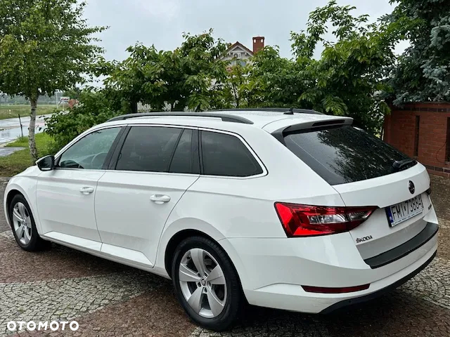 Skoda Superb Combi 2.0 TDI DSG Sportline - 6