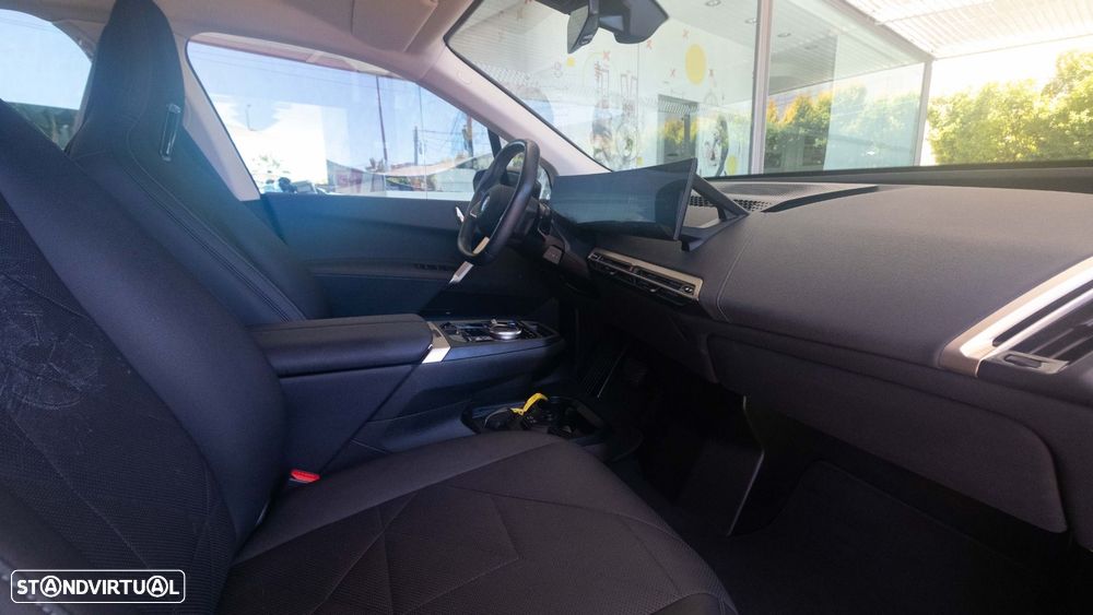 BMW iX xDrive 40 - 14