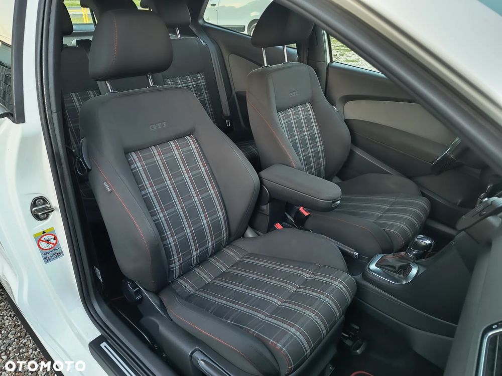 Volkswagen Polo 1.4 TSI GTI DSG - 12