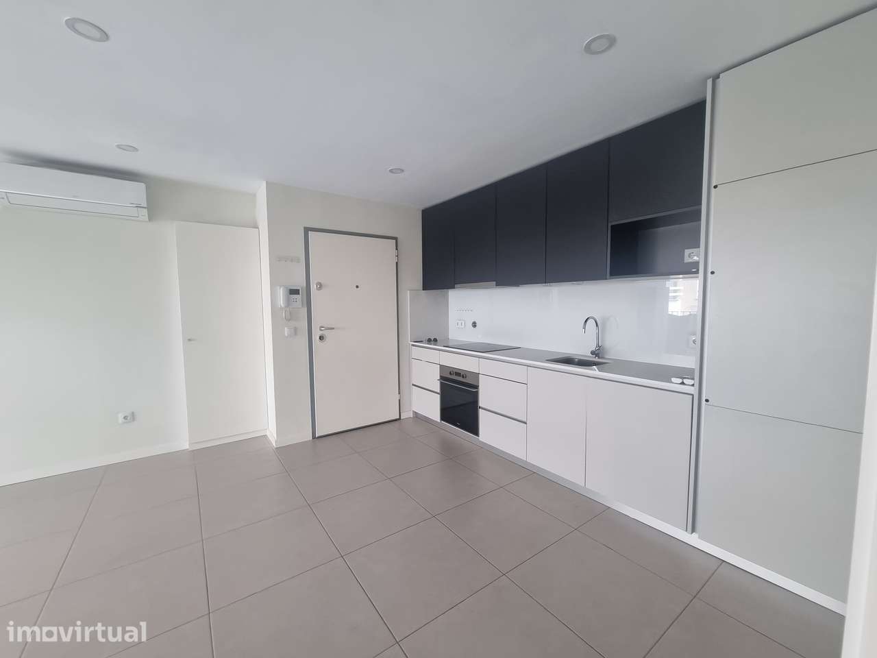 T1 C/Novo- C/Varanda e Lugar de garagem- Próx. Rua Costa Cabral, Porto - Grande imagem: 2/7