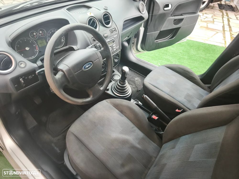 Ford Fiesta 1.25 Trend - 12
