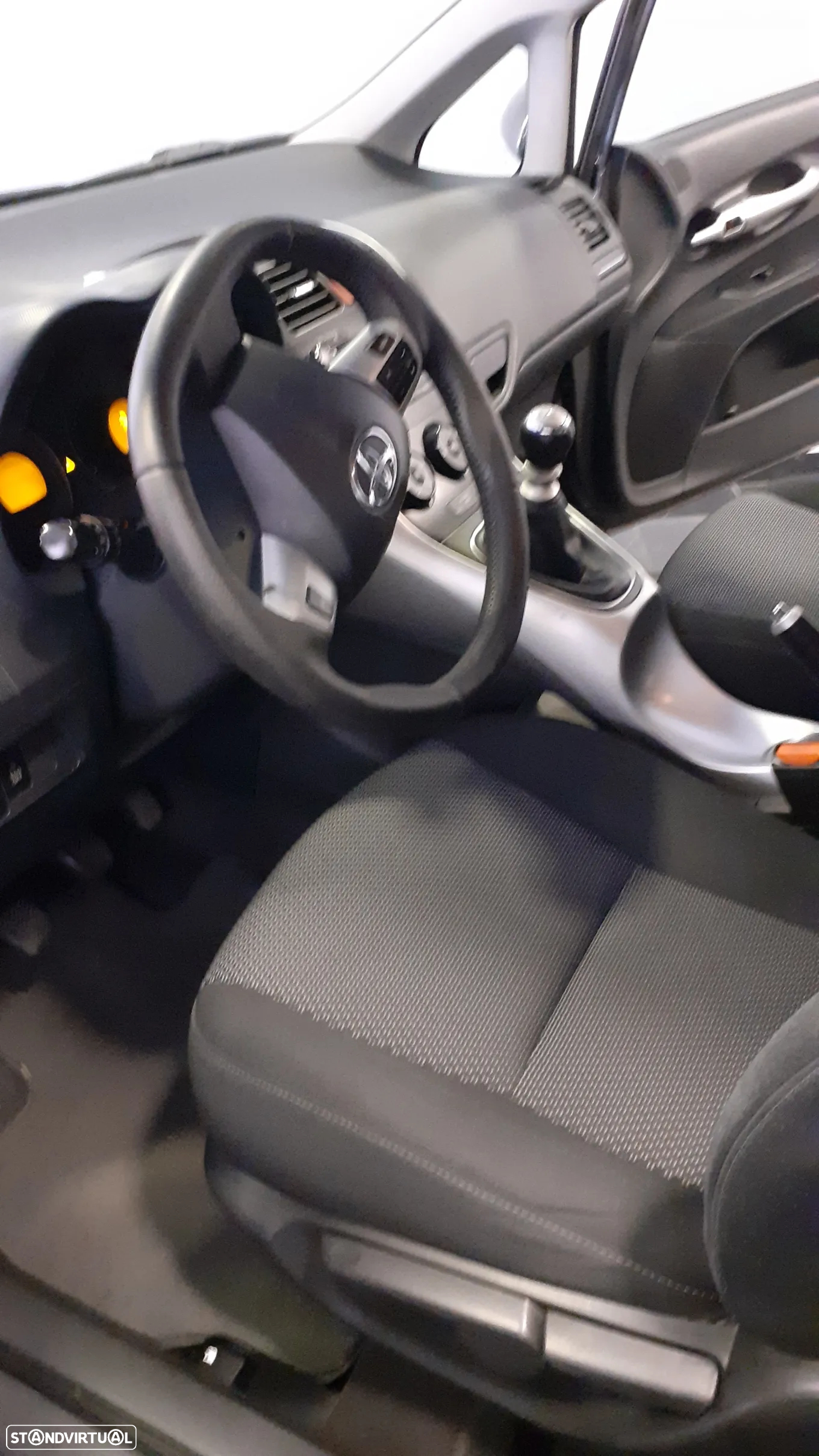 Toyota Auris 1.4 VVT-i AC - 19
