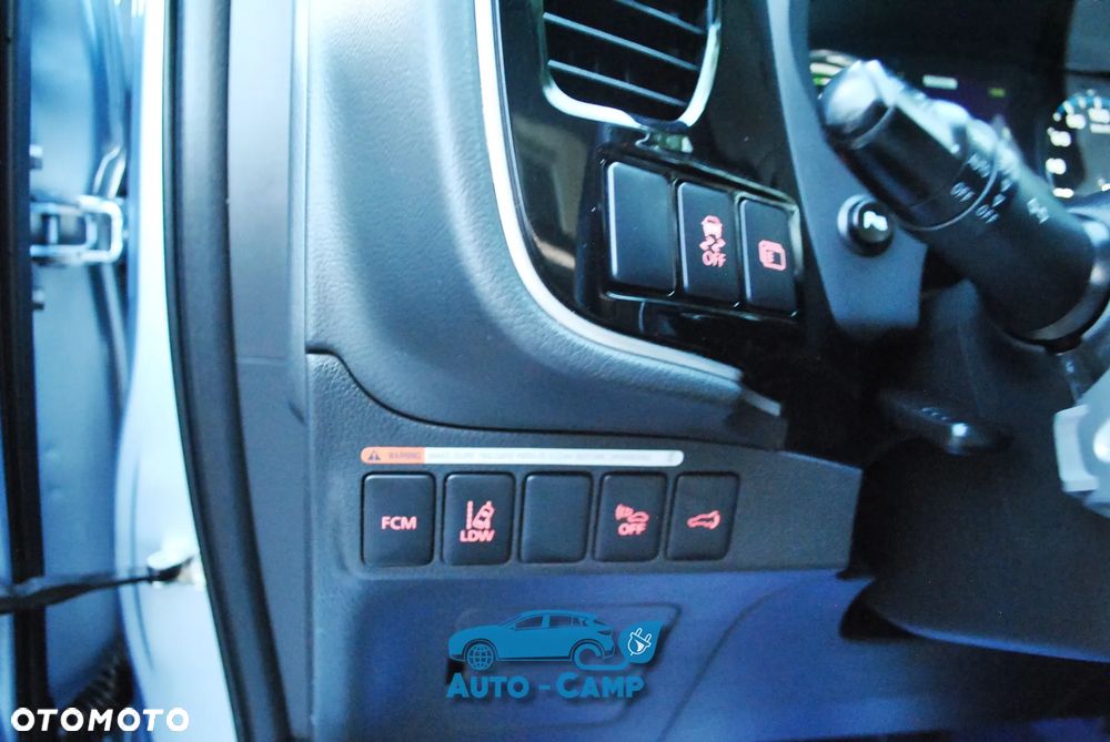 Mitsubishi Outlander Instyle NAVI + - 3