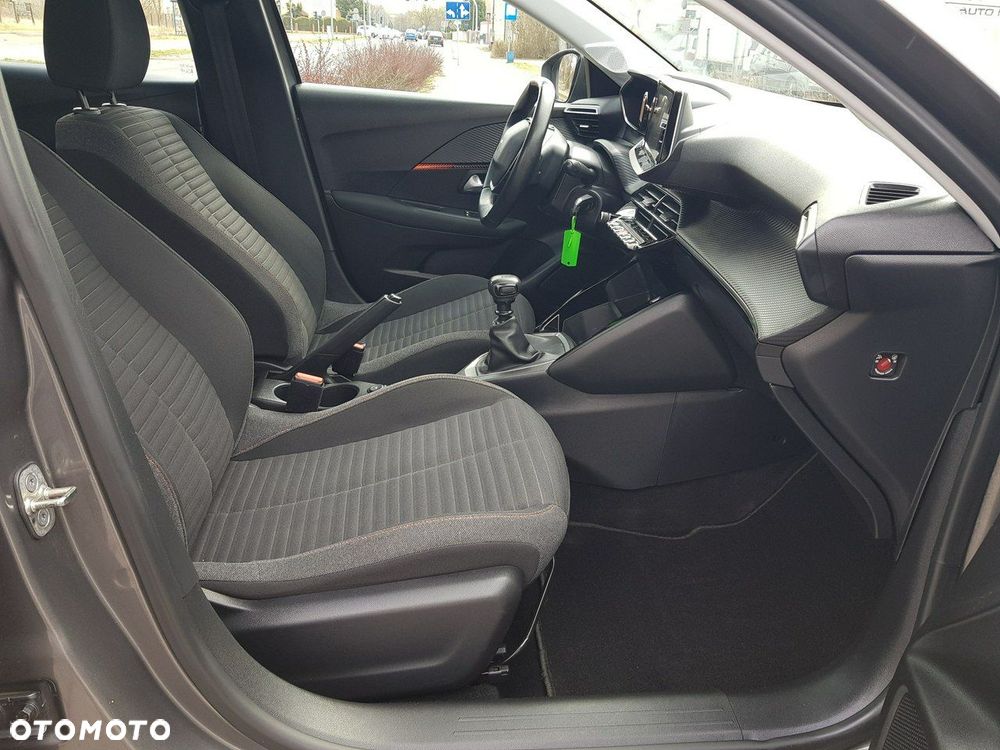 Peugeot 208 - 17