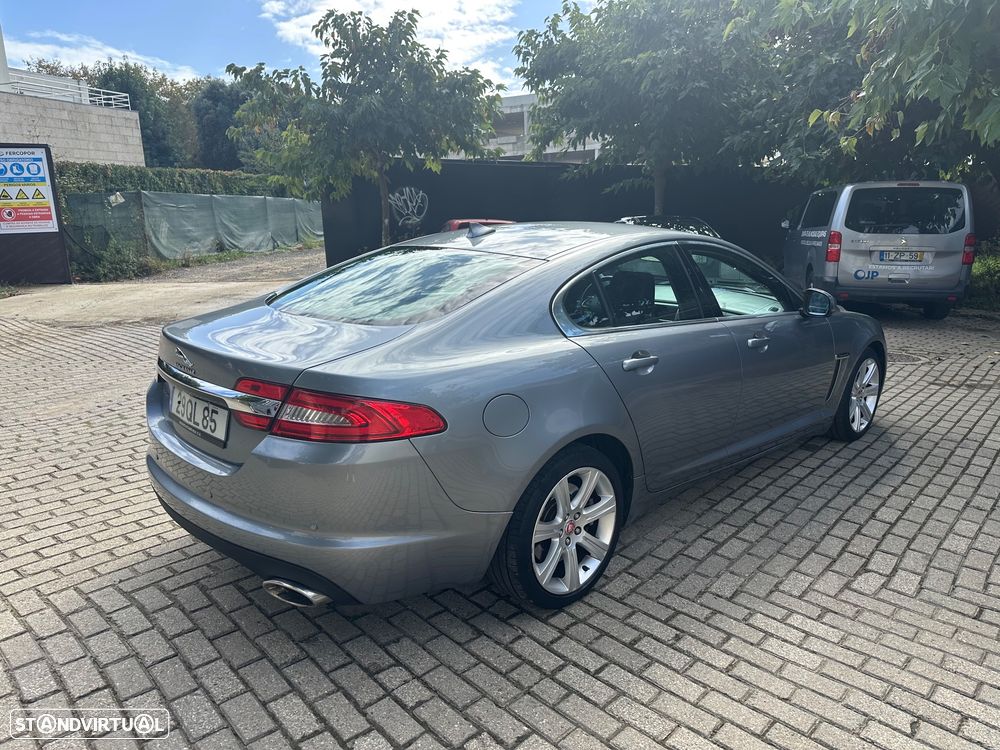 Jaguar XF 2.2 D Premium Luxury - 7