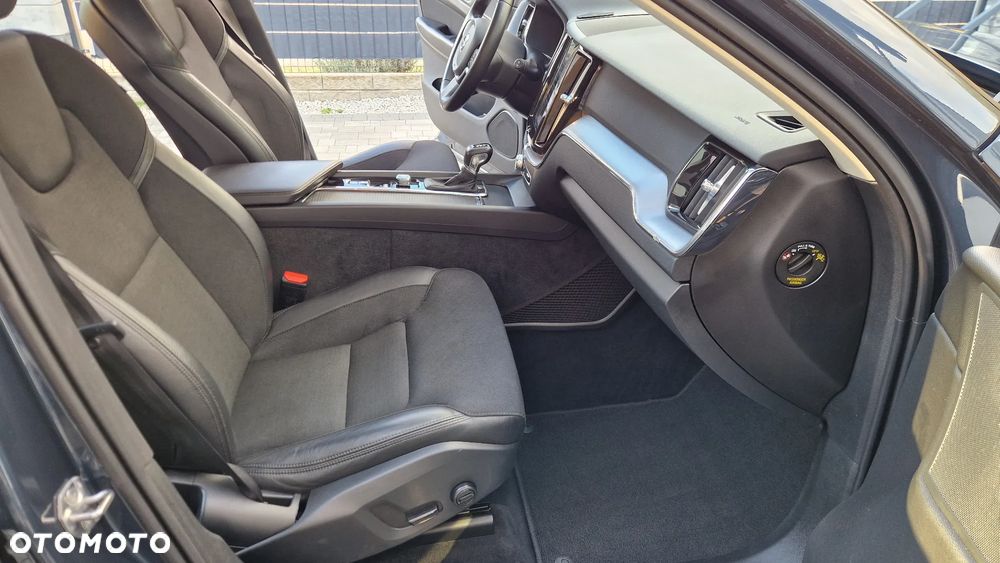 Volvo XC 60 D4 Momentum Pro - 22