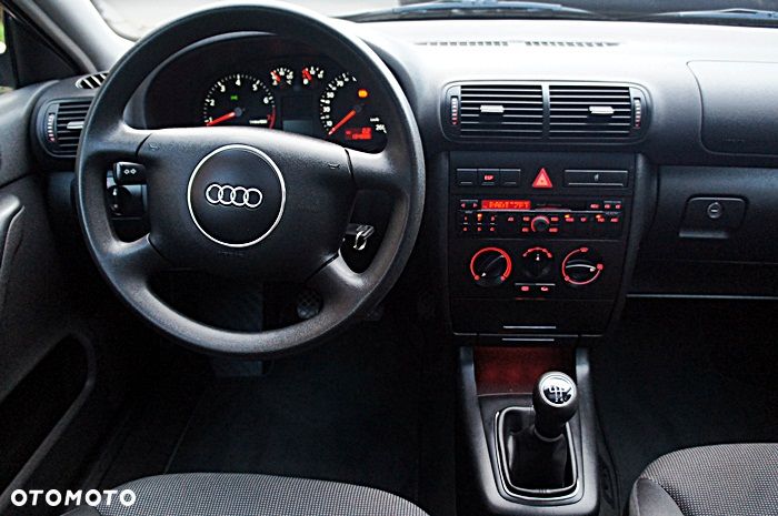 Audi A3 Sportback 1.8 Attraction - 19