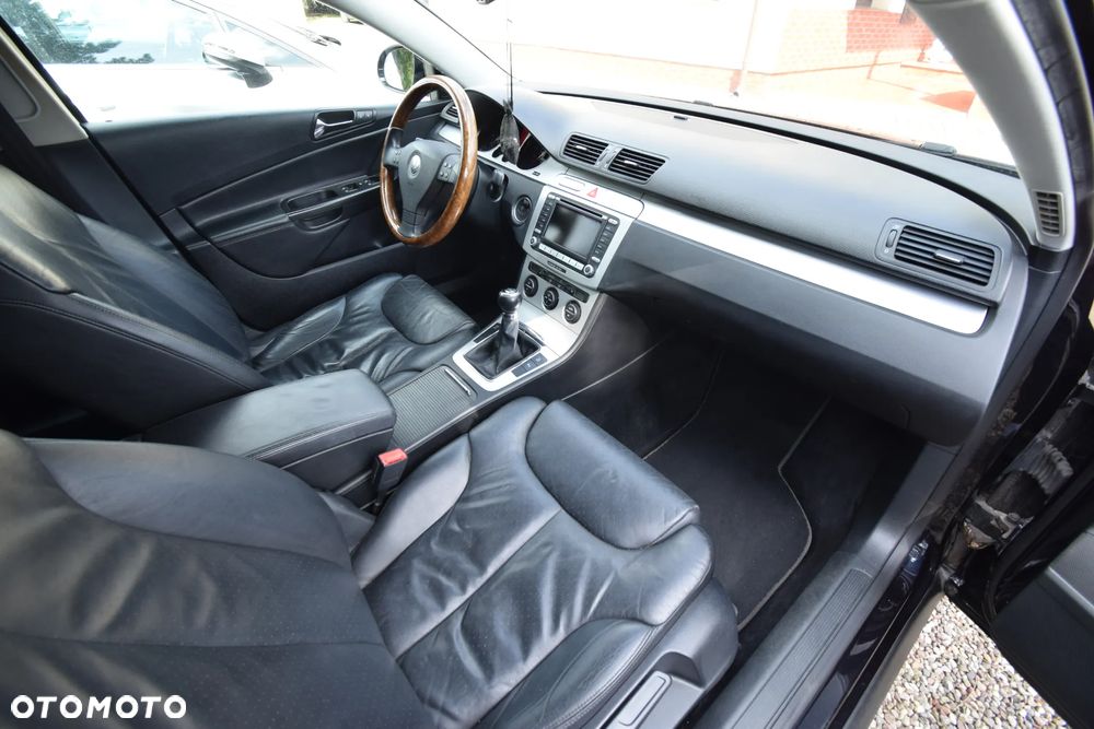 Volkswagen Passat 2.0 TDI 4Motion Individual - 18