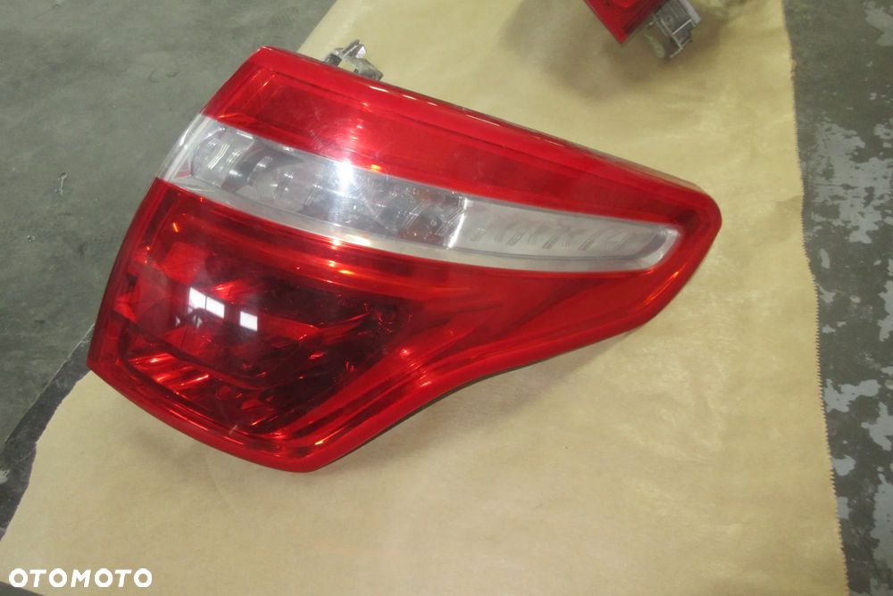 Citroen C4 Picasso klapa bagażnika, zderzak tył, lampy tył KYNC - 21