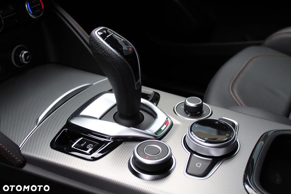 Alfa Romeo Stelvio 2.0 Turbo Intensa Q4 - 12