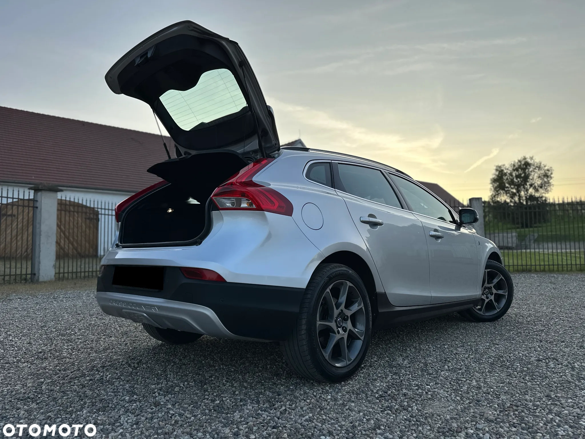 Volvo V40 Cross Country D2 Drive-E Ocean Race - 5