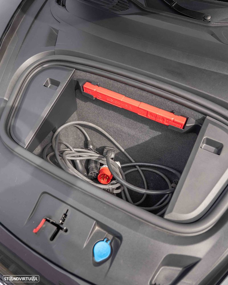 Porsche Taycan Cross Turismo 4S - 38