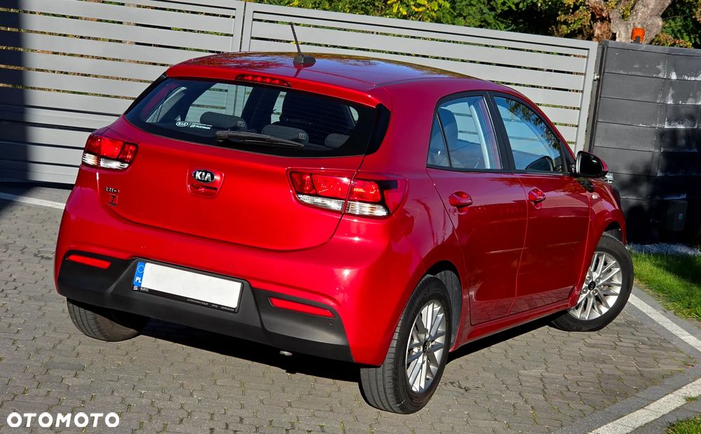 Kia Rio 1.2 L - 8