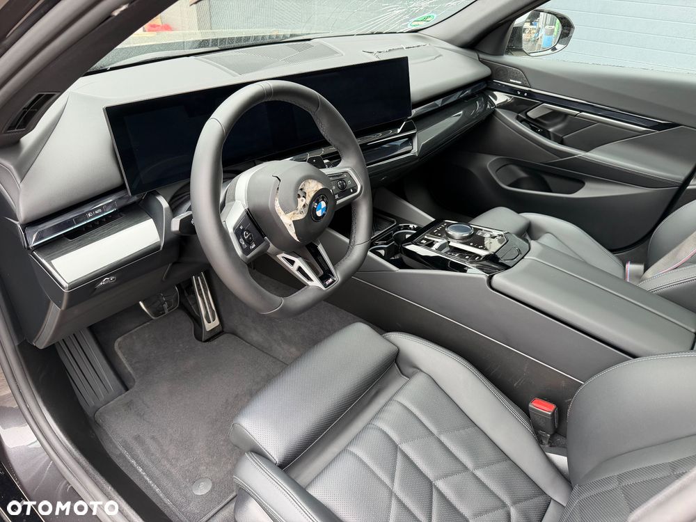 BMW Seria 5 520d xDrive - 14
