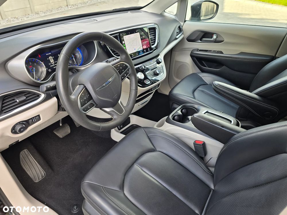 Chrysler Pacifica - 23