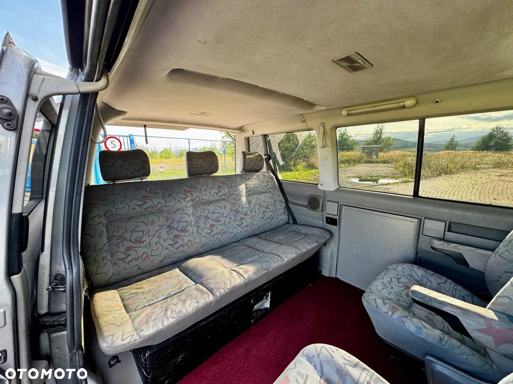 Volkswagen Multivan - 12