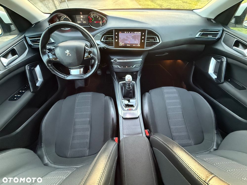 Peugeot 308 1.2 PureTech Allure S&S - 32