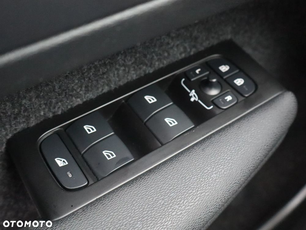 Volvo XC 40 T3 Momentum Pro - 21
