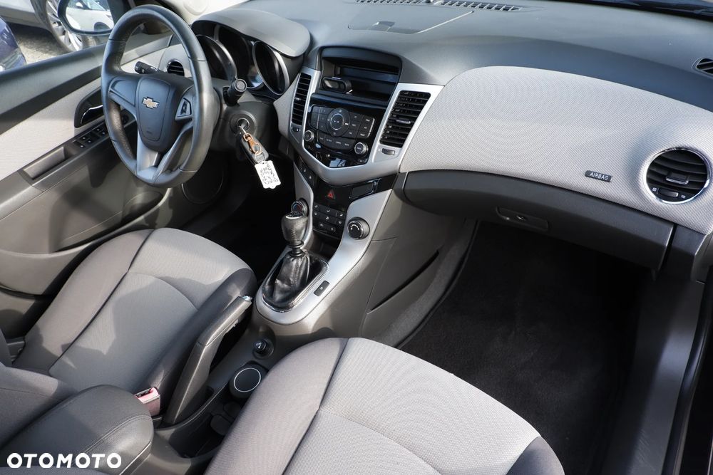 Chevrolet Cruze 1.6 LS - 4