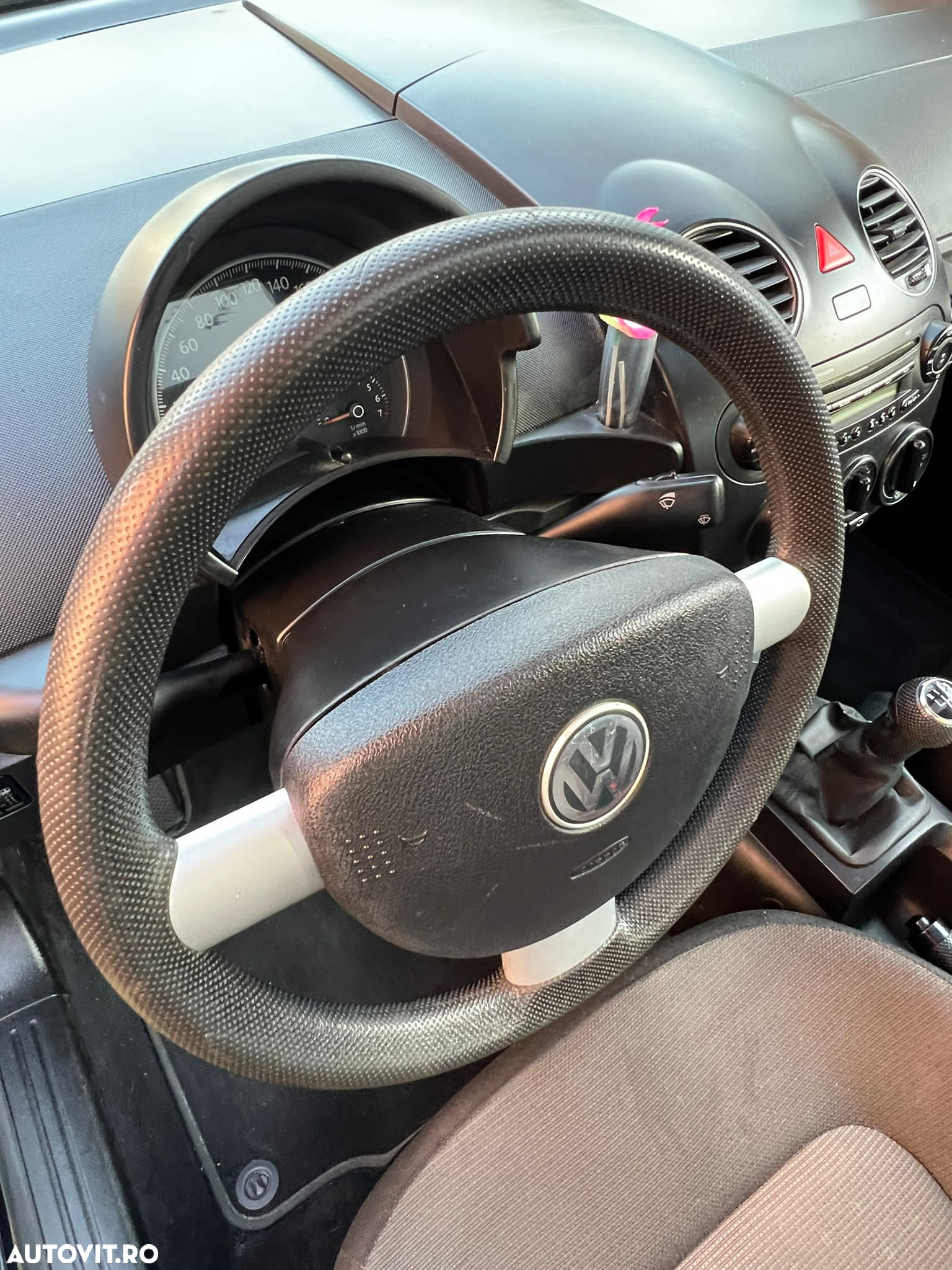 Volkswagen New Beetle - 24