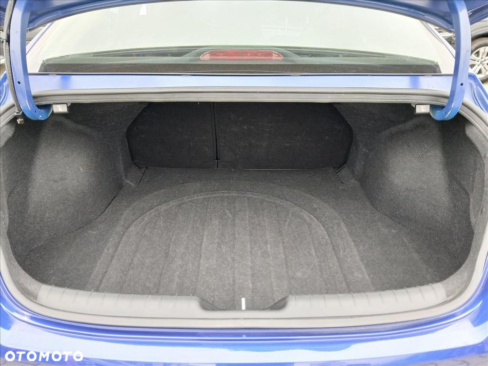 Hyundai Elantra 1.6 Smart - 12