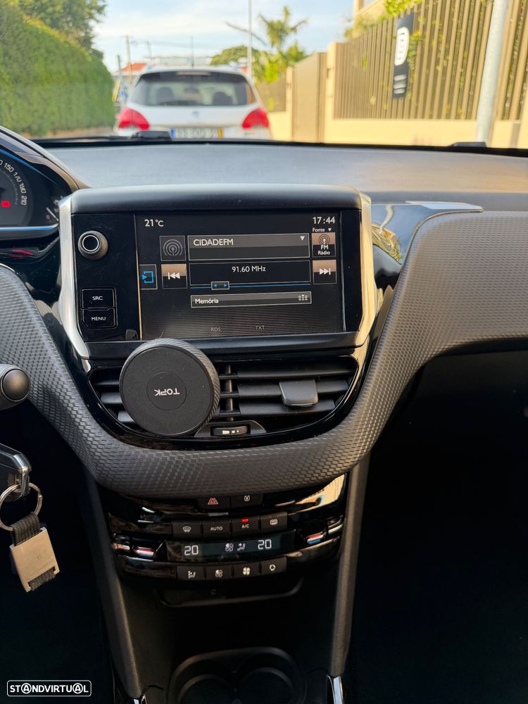 Peugeot 2008 1.2 PureTech Style - 4