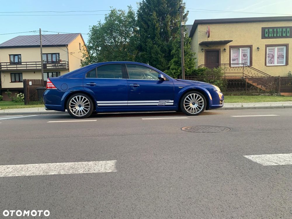 Ford Mondeo 3.0 V6 ST 220 - 8