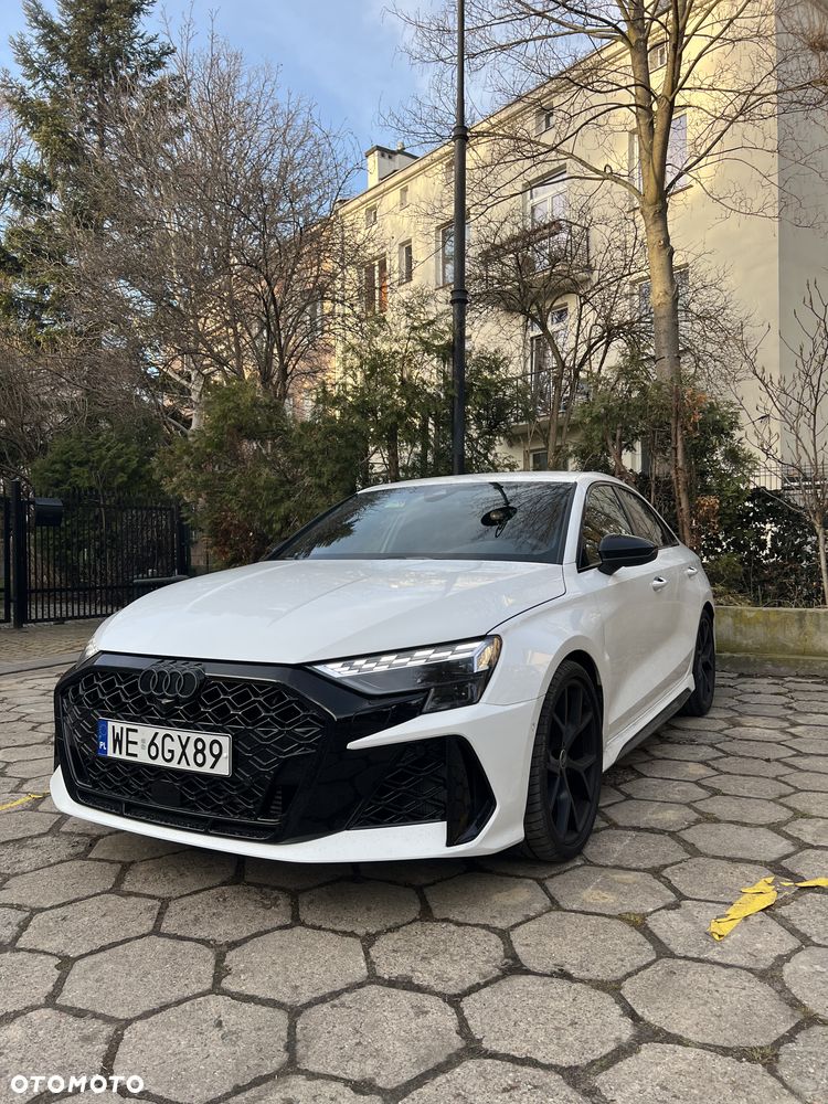 Audi RS3 Limousine - 1