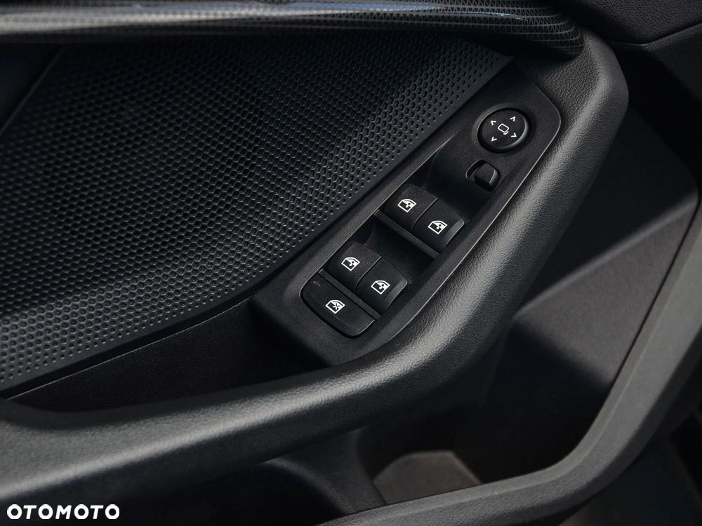 BMW Seria 1 118d Sport Line - 19