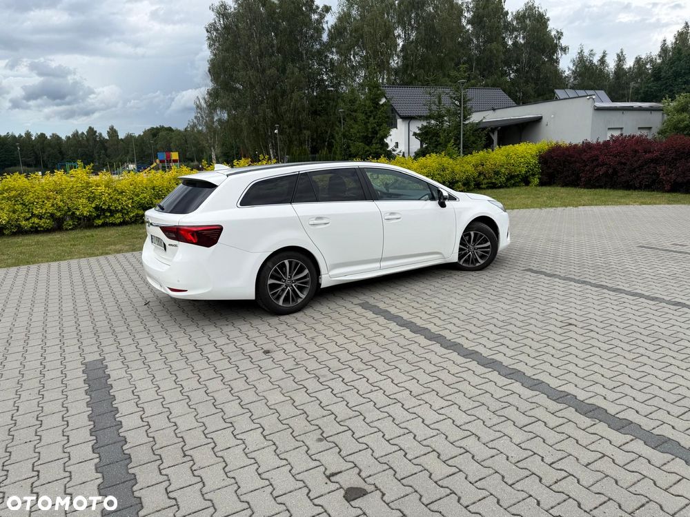 Toyota Avensis 2.0 D-4D Premium - 1