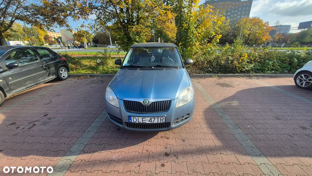 Skoda Fabia 2009 photo 2