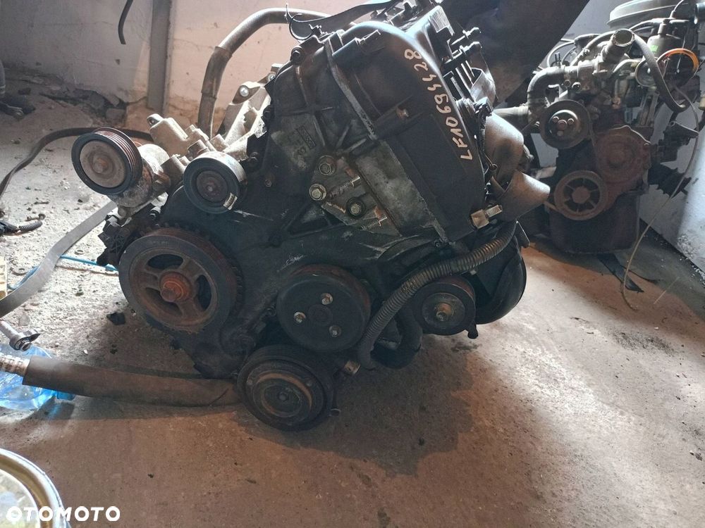Silnik Mazda 6 FL 2.0 16V uszkodzona część głowicy - 3