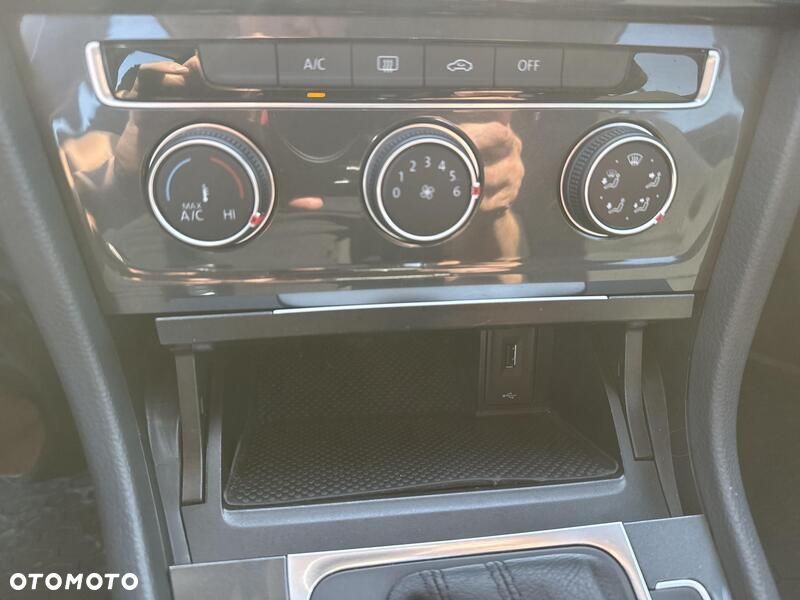 Volkswagen Golf - 17
