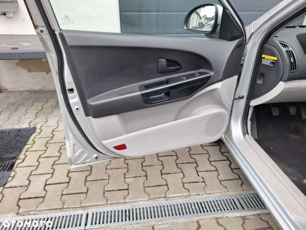 Kia Ceed - 30