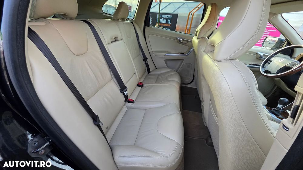 Volvo XC 60 D5 AWD - 23