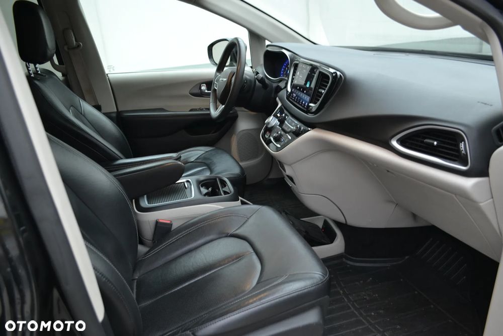 Chrysler Pacifica - 10