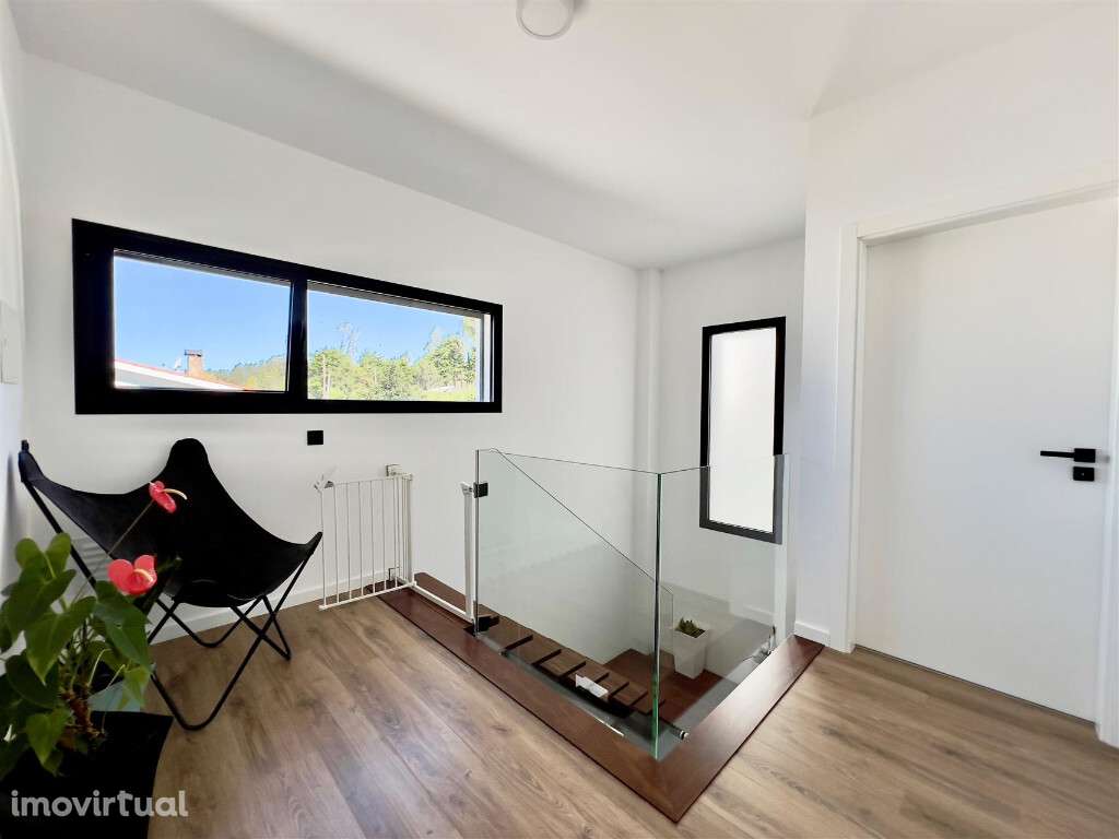 Moradia Isolada M4 com garagem em zona da Granja do Ulmeiro - Grande imagem: 3/7