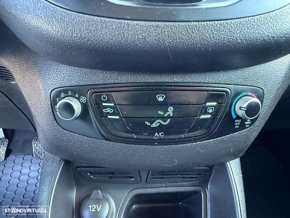 Ford Transit Courier 1.5 TDCI - 17