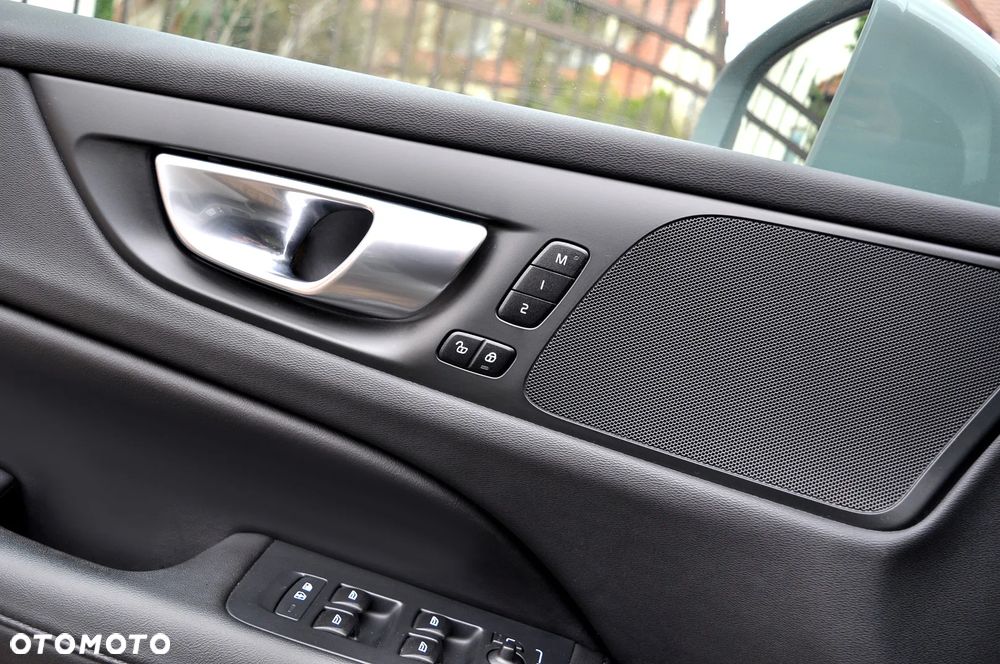 Volvo V60 Cross Country B4 D AWD Plus - 28